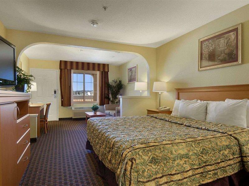 Days Inn By Wyndham Hayward Airport Bagian luar foto