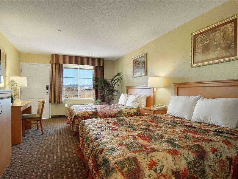 Days Inn By Wyndham Hayward Airport Bagian luar foto