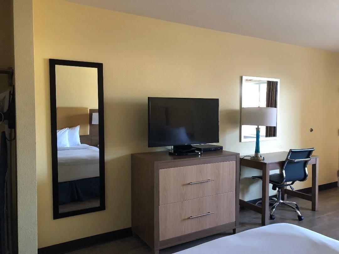 Days Inn By Wyndham Hayward Airport Bagian luar foto