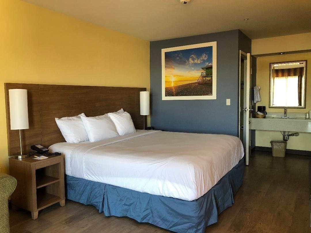 Days Inn By Wyndham Hayward Airport Bagian luar foto