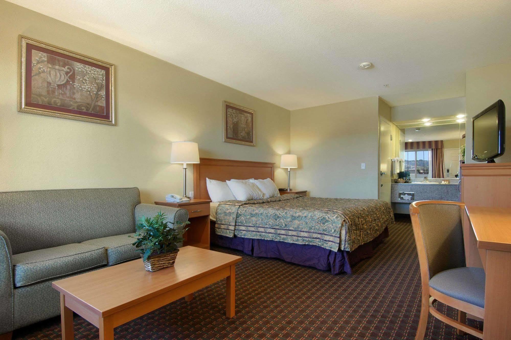 Days Inn By Wyndham Hayward Airport Ruang foto